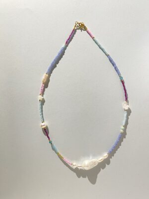 kolorowy naszyjnik z perłą